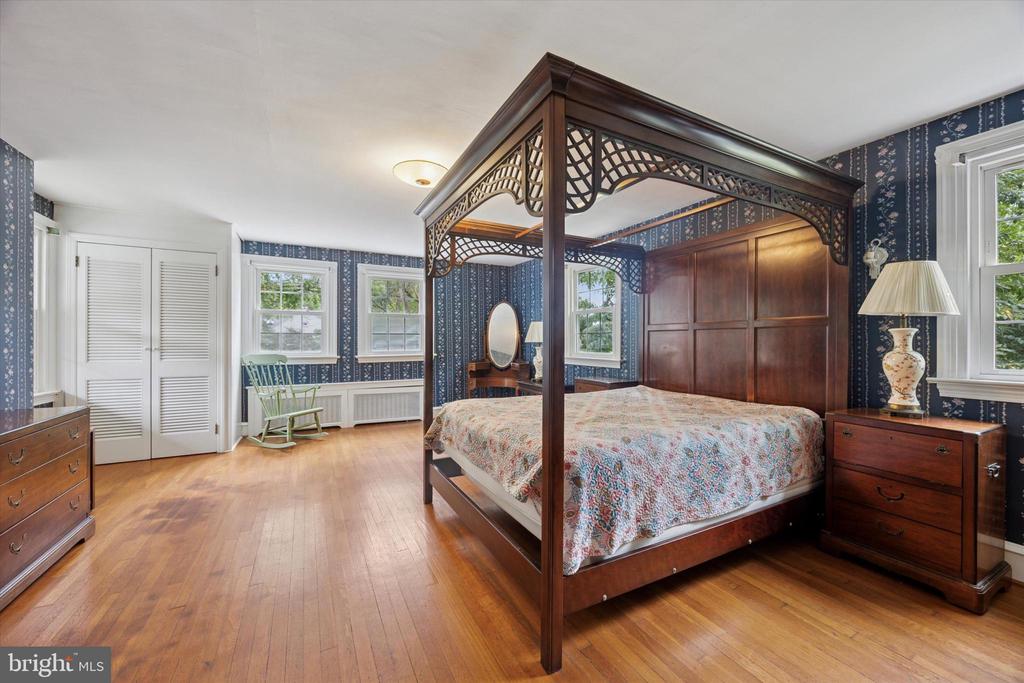 502 COUNTRY CLUB LANE