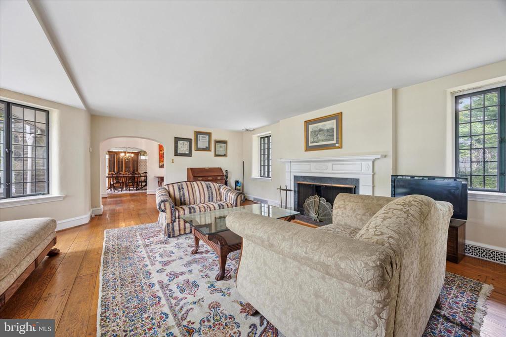 502 COUNTRY CLUB LANE