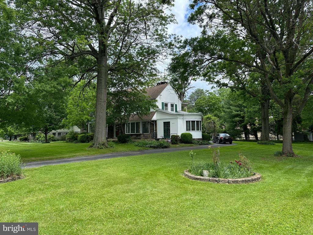 502 COUNTRY CLUB LANE