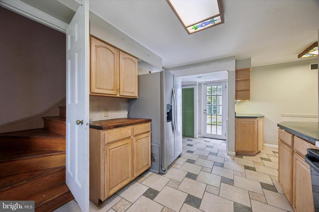 502 COUNTRY CLUB LANE