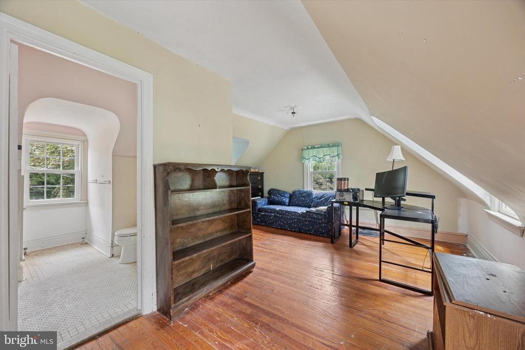 502 COUNTRY CLUB LANE