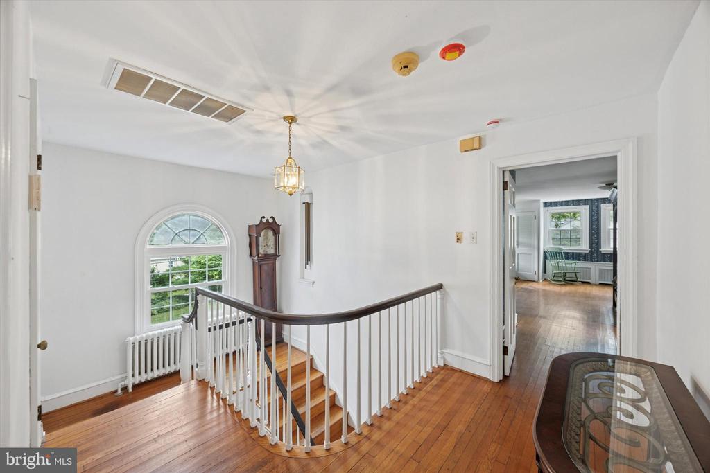 502 COUNTRY CLUB LANE
