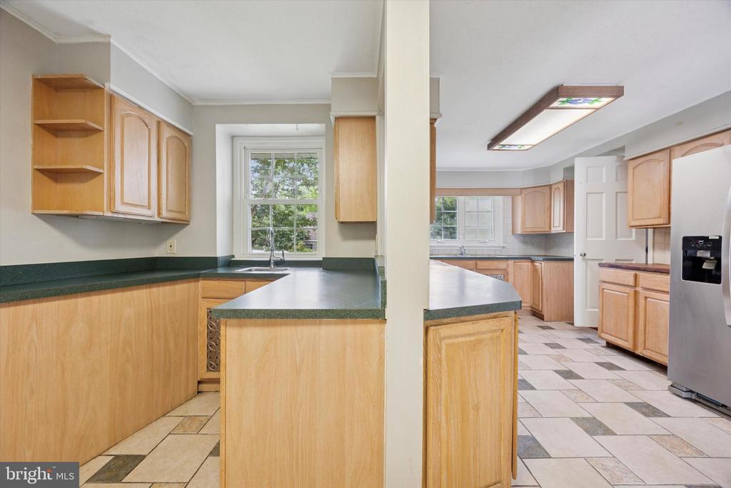 502 COUNTRY CLUB LANE