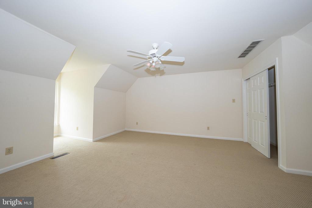 725 KINCAID MILLS LANE
