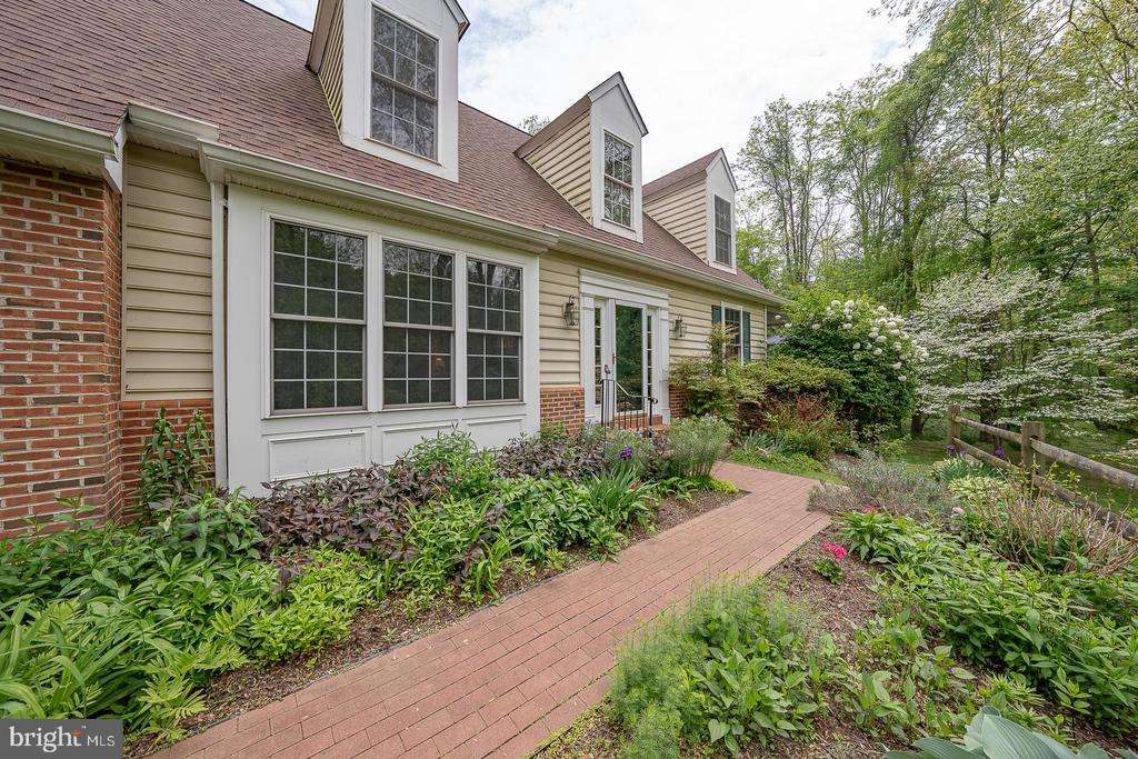 725 KINCAID MILLS LANE