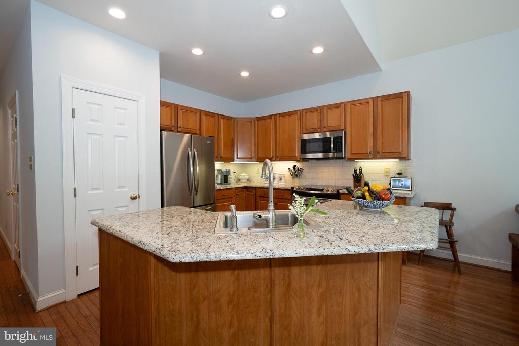 725 KINCAID MILLS LANE