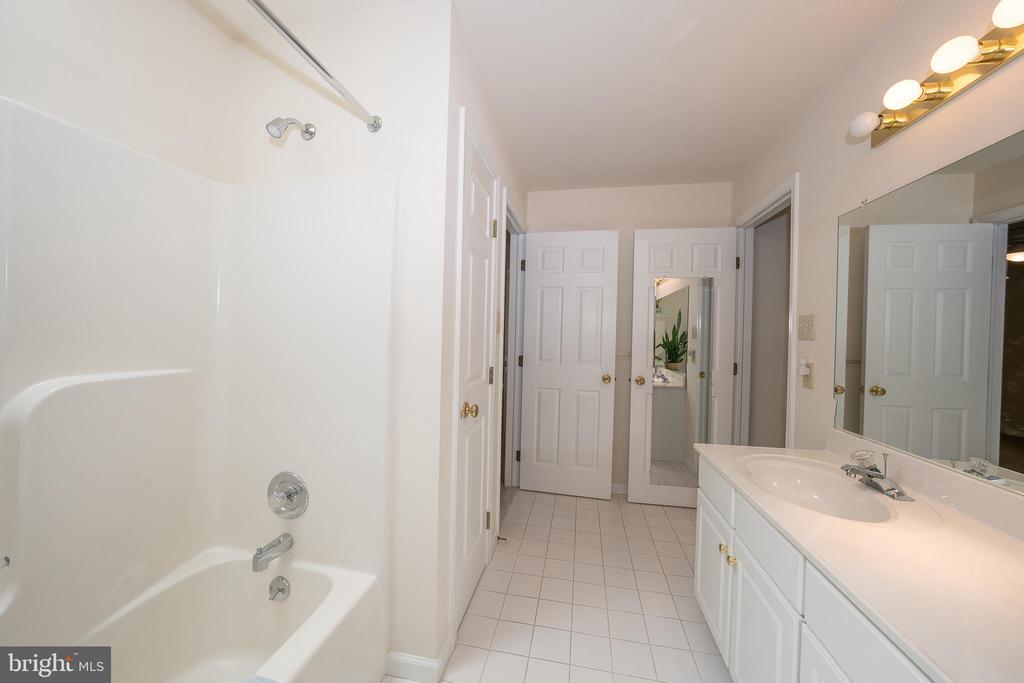725 KINCAID MILLS LANE