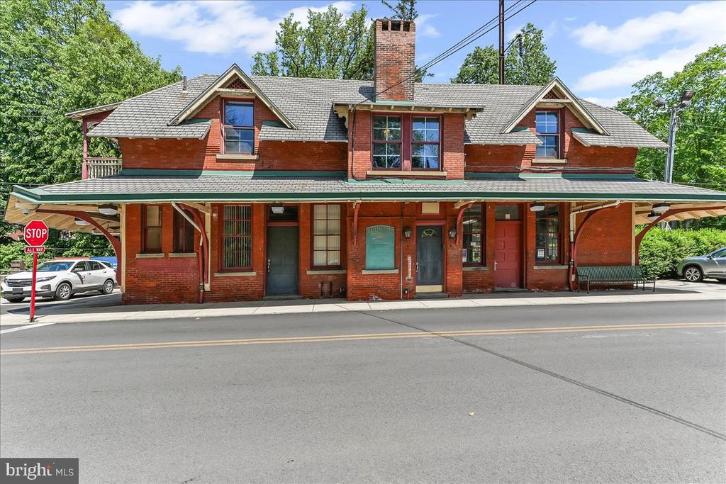 1 GREEN VALLEY ROAD