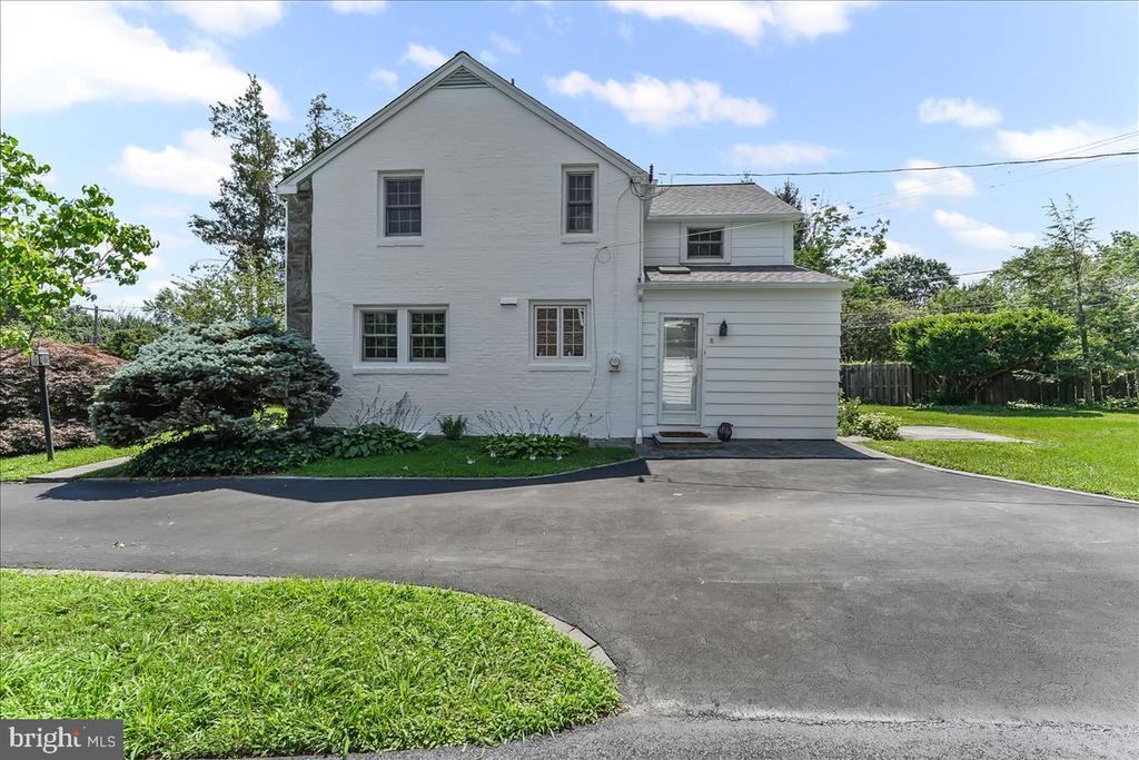 1 GREEN VALLEY ROAD