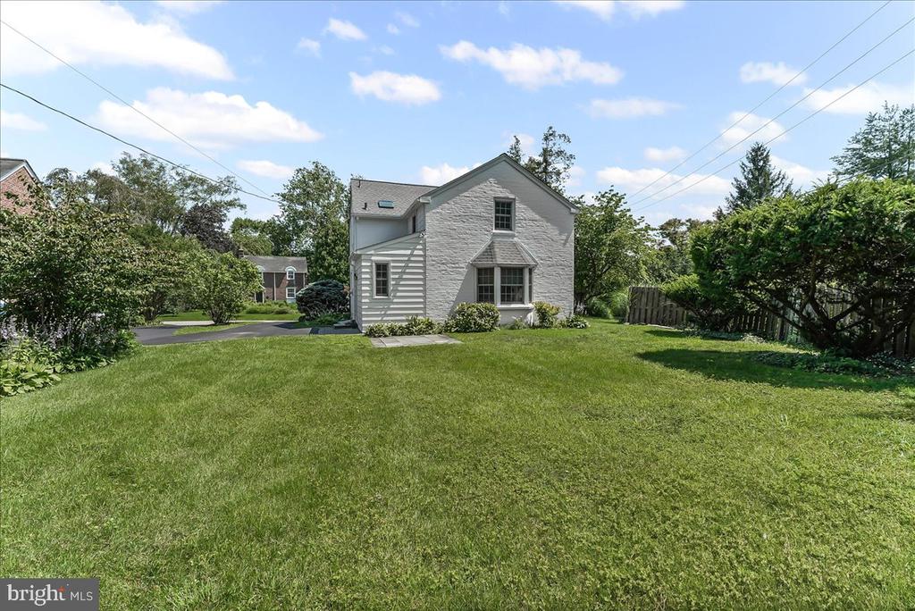 1 GREEN VALLEY ROAD