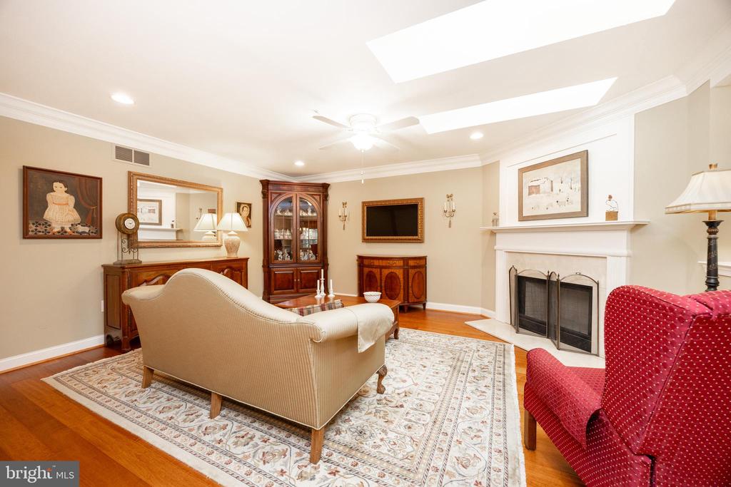 1435 COUNTRY CLUB DRIVE
