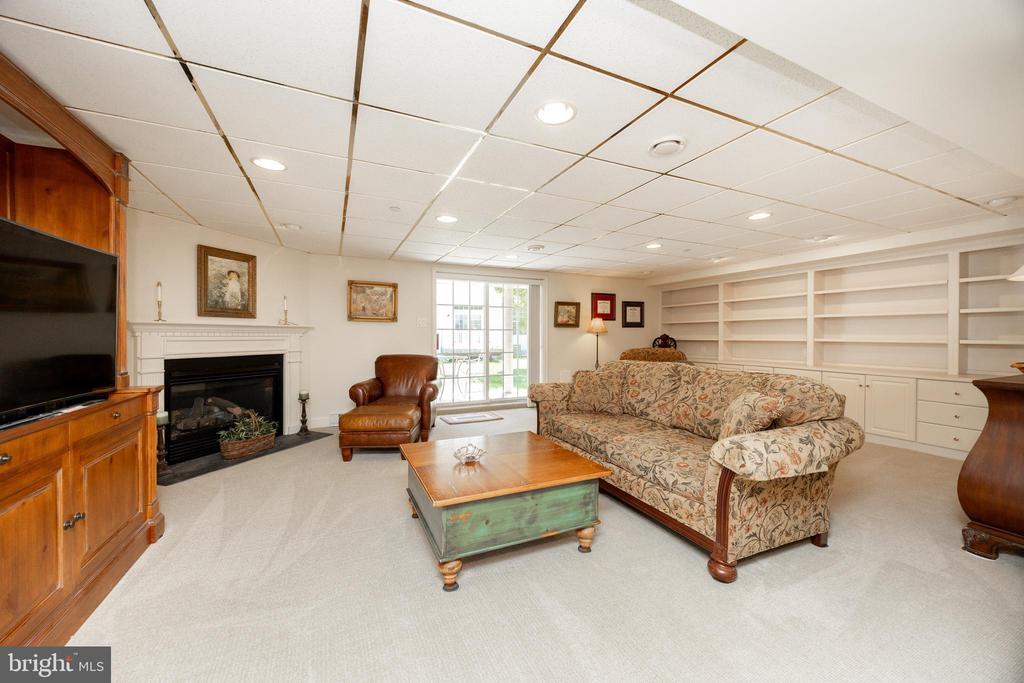 1435 COUNTRY CLUB DRIVE