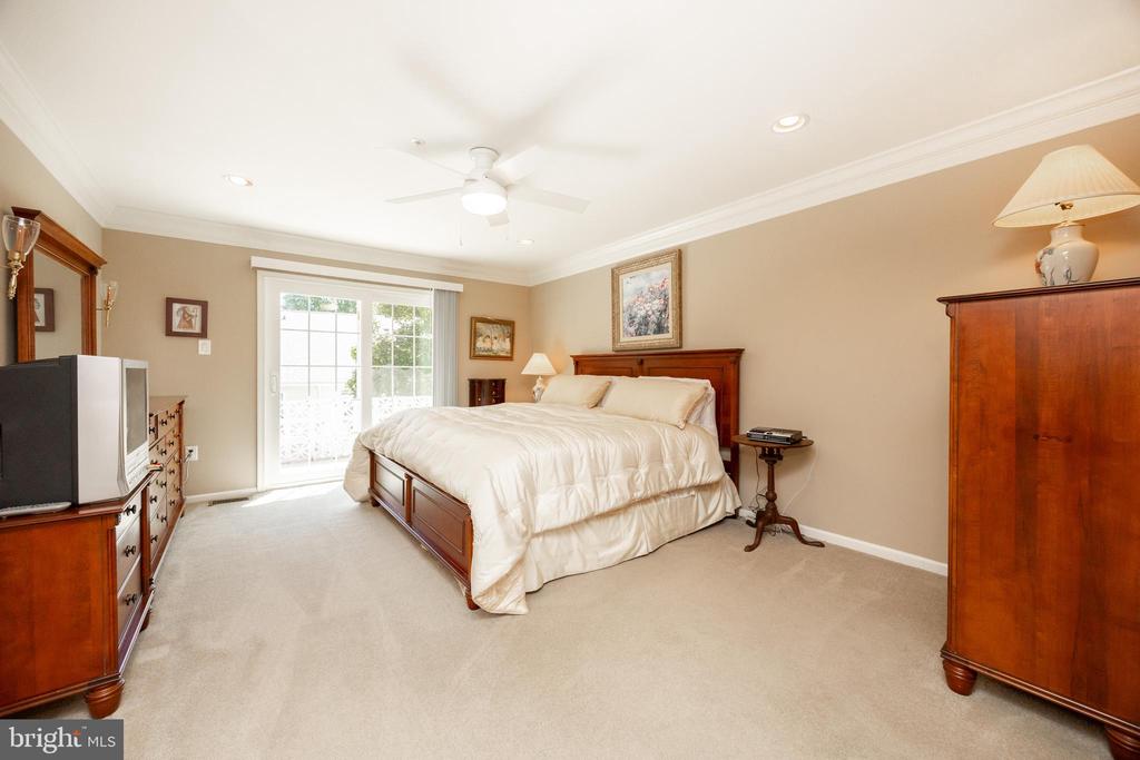 1435 COUNTRY CLUB DRIVE