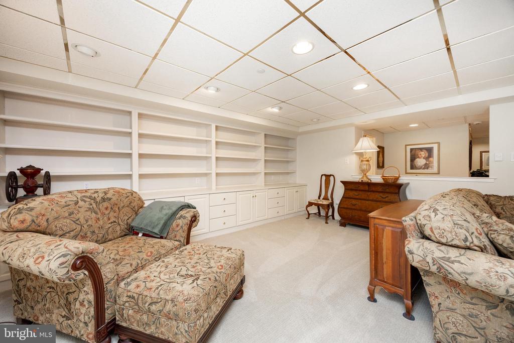 1435 COUNTRY CLUB DRIVE