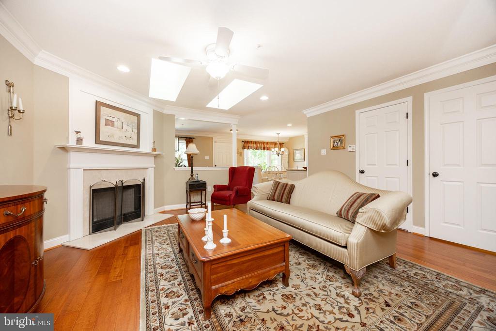 1435 COUNTRY CLUB DRIVE