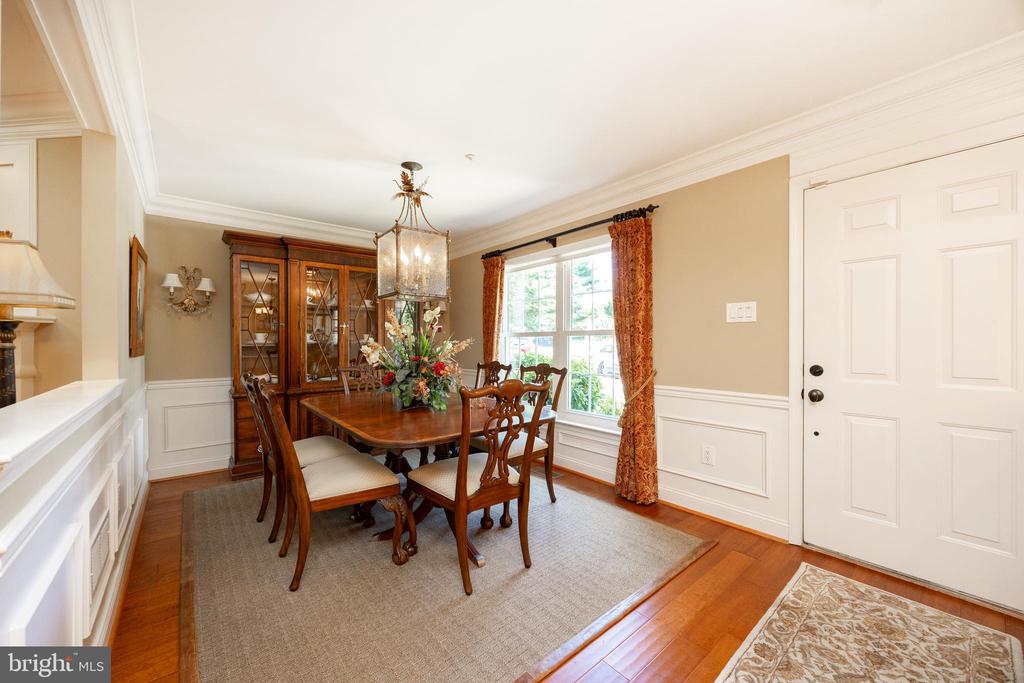 1435 COUNTRY CLUB DRIVE