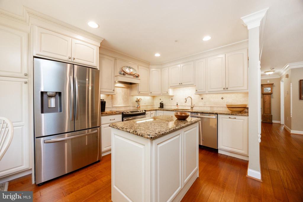 1435 COUNTRY CLUB DRIVE