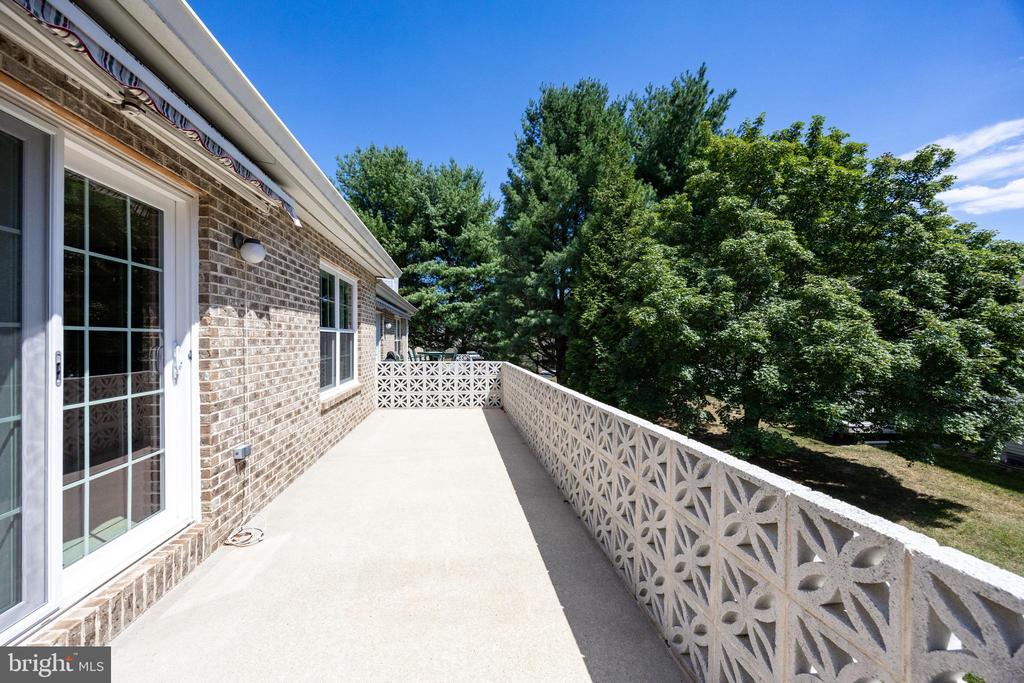 1435 COUNTRY CLUB DRIVE