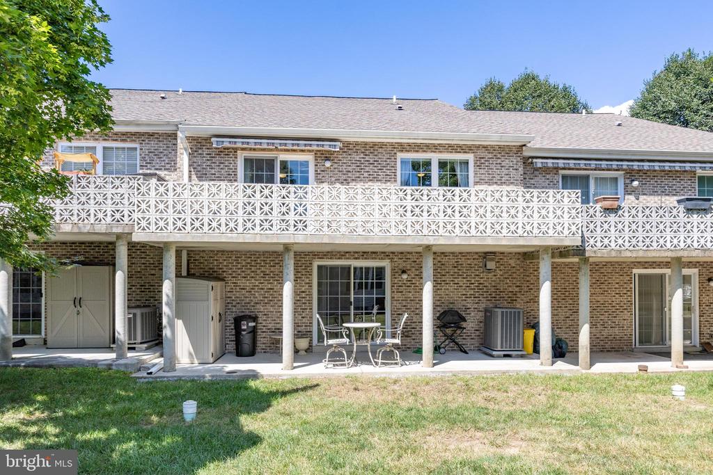 1435 COUNTRY CLUB DRIVE