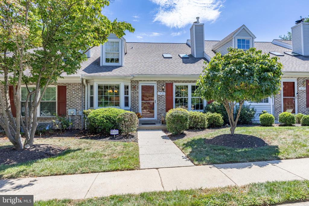 1435 COUNTRY CLUB DRIVE