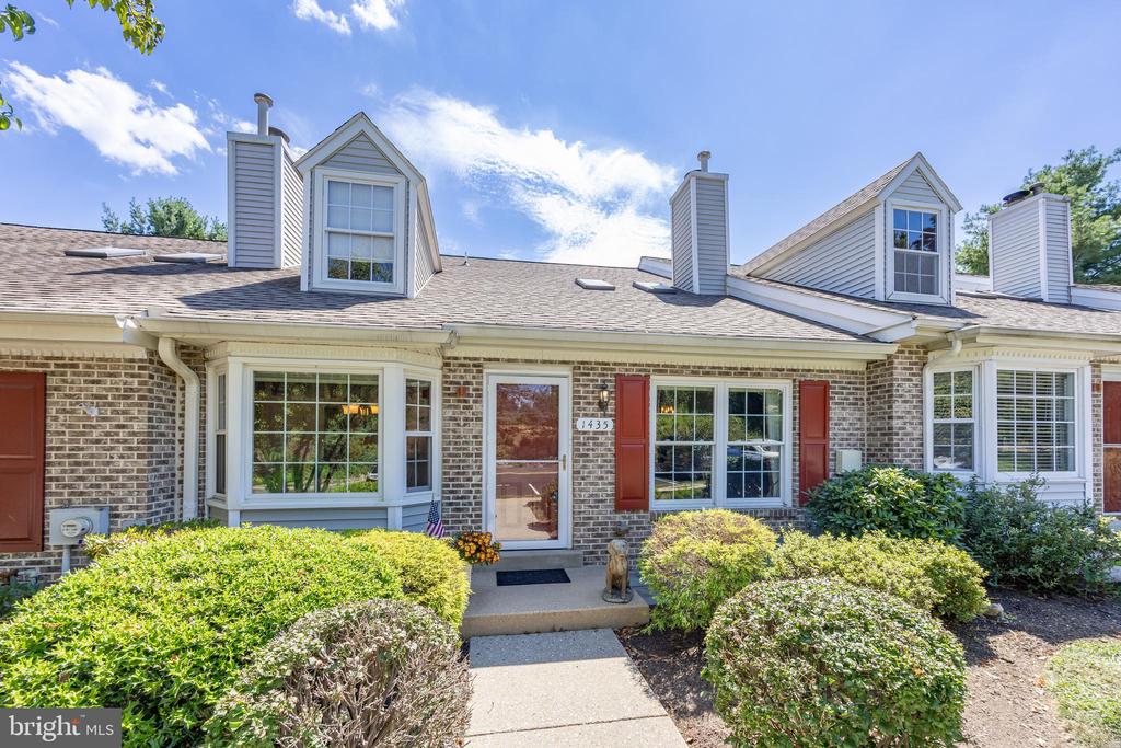 1435 COUNTRY CLUB DRIVE