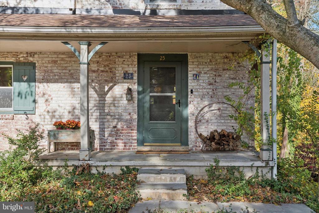 25 GREEN VALLEY ROAD
