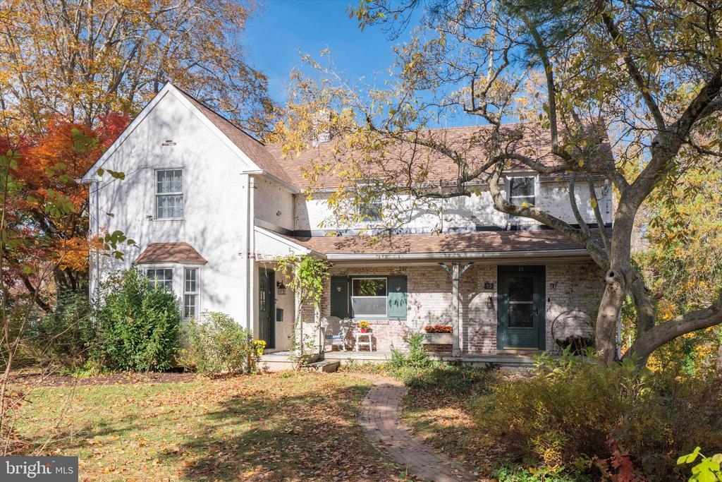 25 GREEN VALLEY ROAD