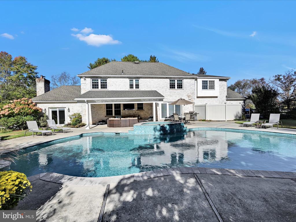 1100 NICOLE DRIVE