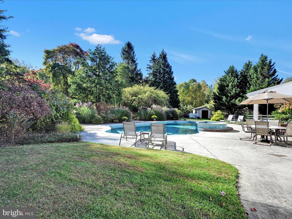 1100 NICOLE DRIVE