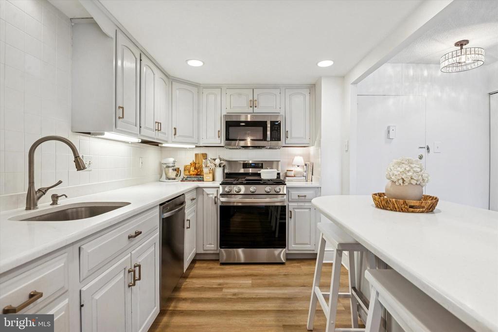 801 YALE AVENUE Unit: 921