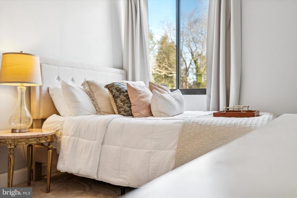801 YALE AVENUE Unit: 921