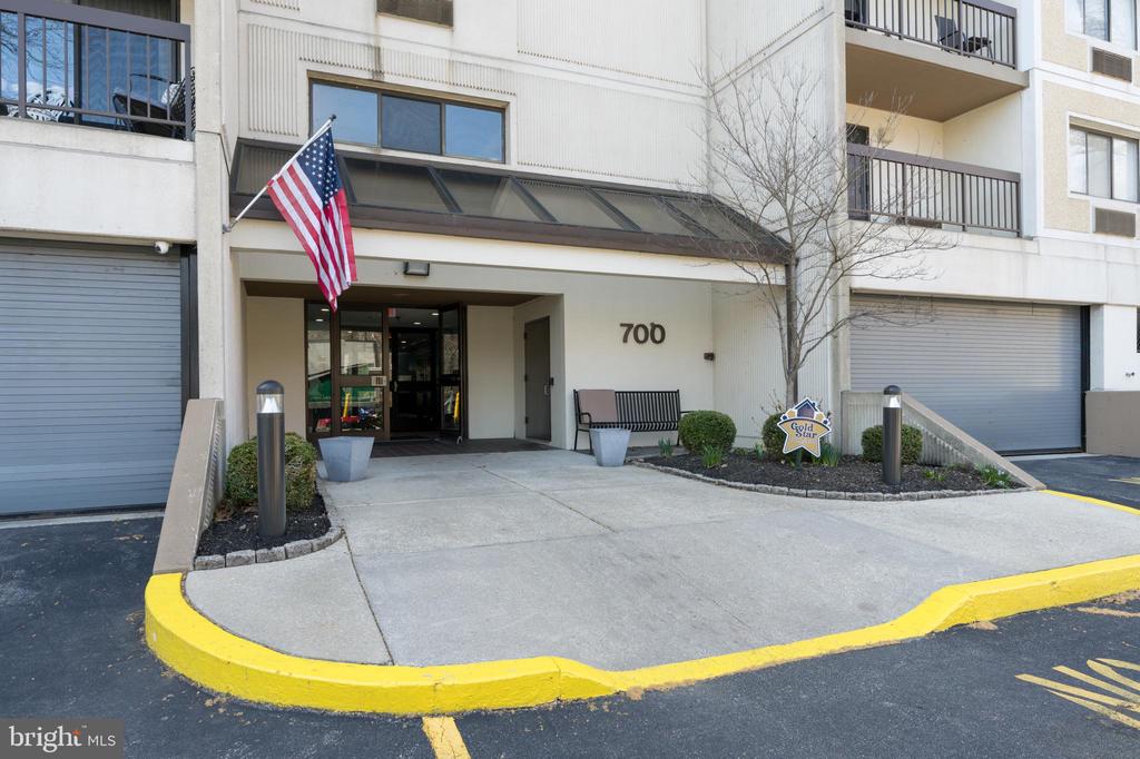 700 AVONDALE ROAD Unit: 6E
