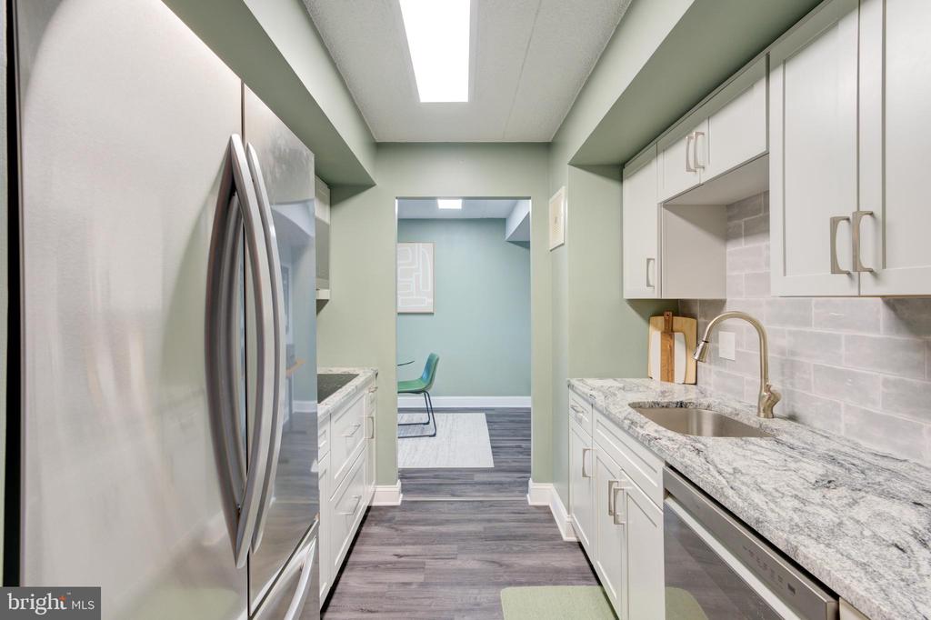 700 AVONDALE ROAD Unit: 6E