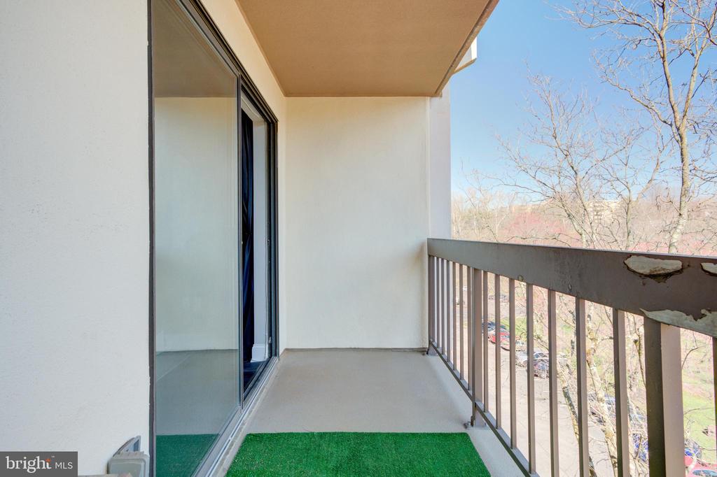 700 AVONDALE ROAD Unit: 6E
