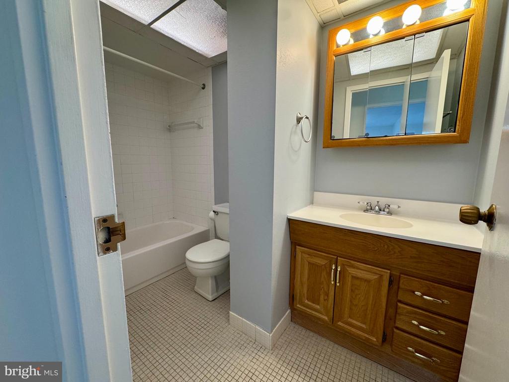 801 YALE AVENUE Unit: 1128