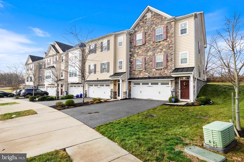 11 SKYLAR CIRCLE