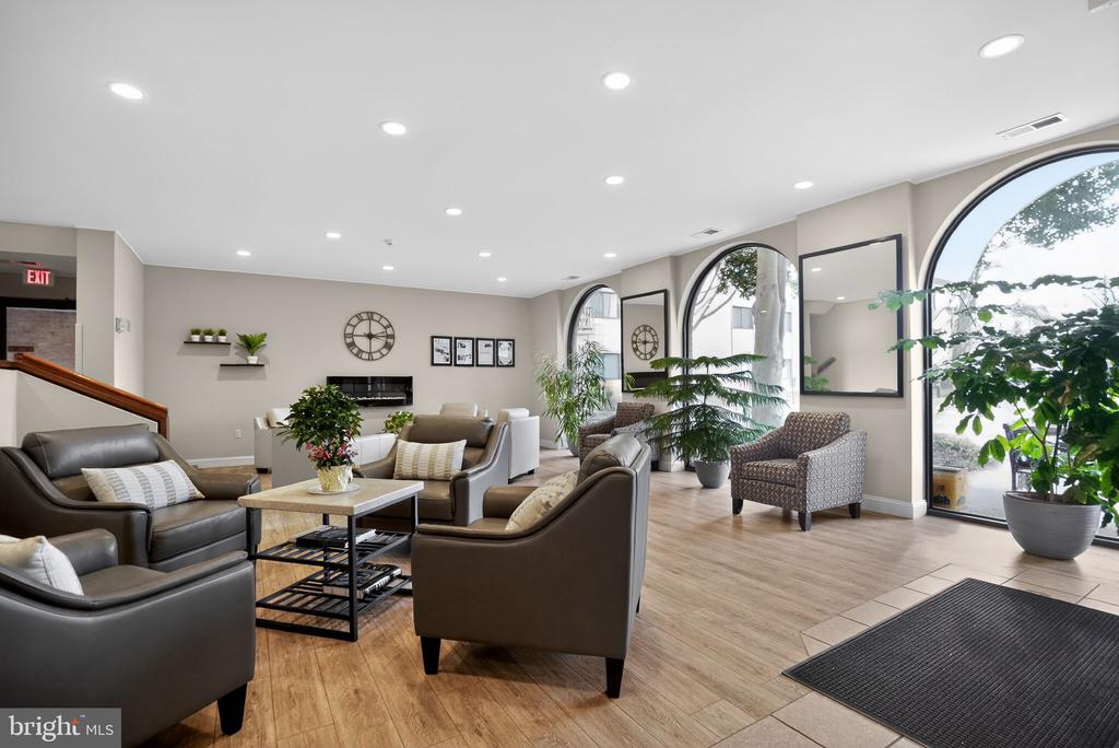 501 N PROVIDENCE ROAD Unit: 207