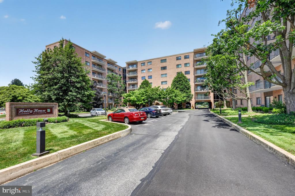 501 N PROVIDENCE ROAD Unit: 207