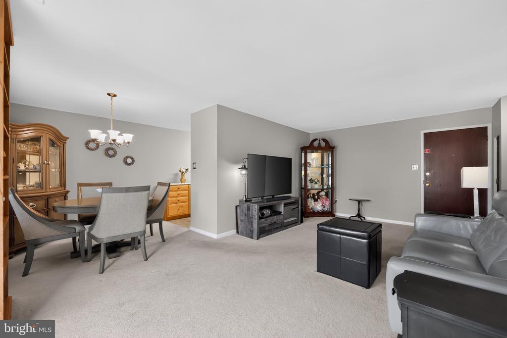 501 N PROVIDENCE ROAD Unit: 207