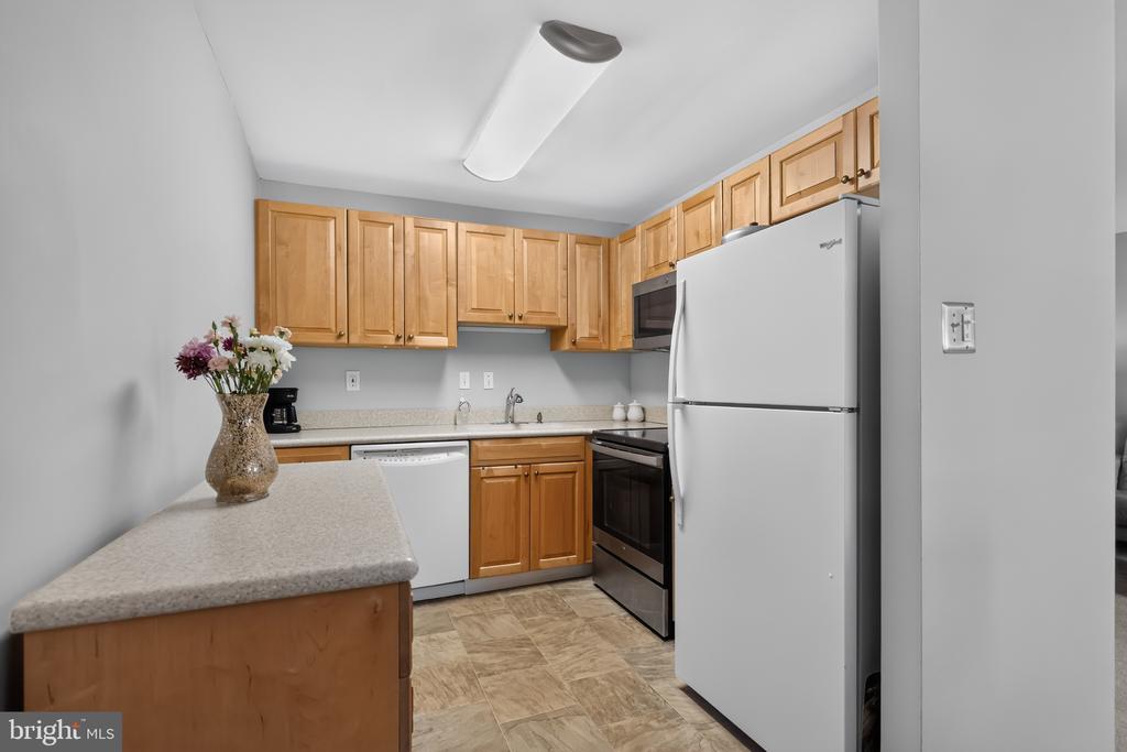 501 N PROVIDENCE ROAD Unit: 207