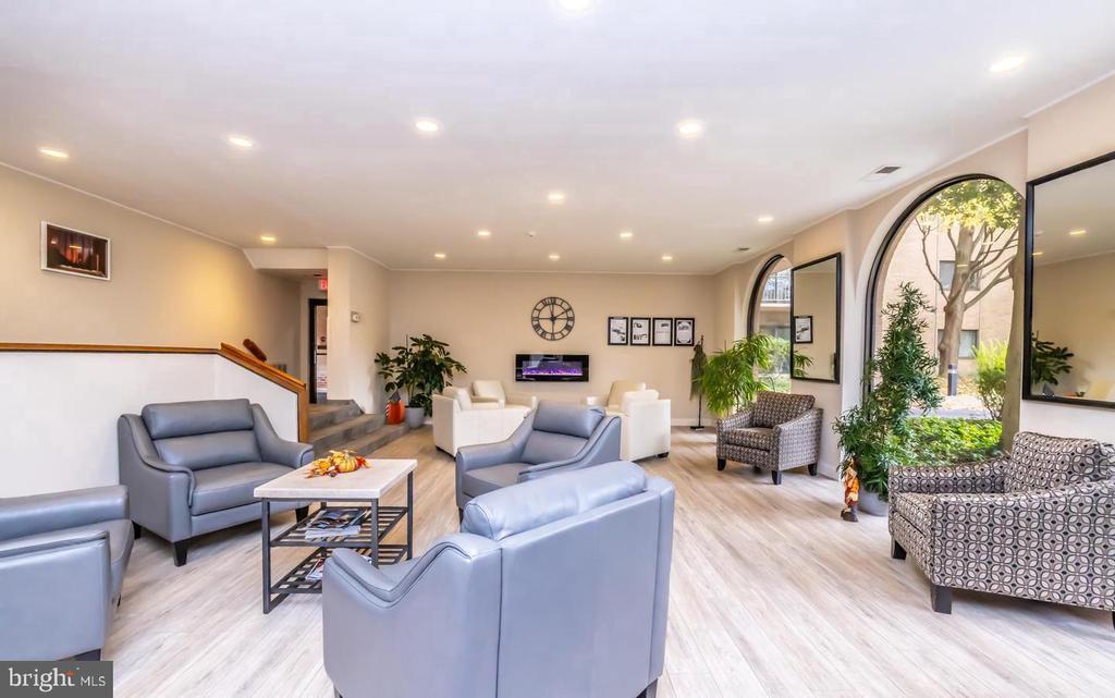 501 N PROVIDENCE ROAD Unit: 207