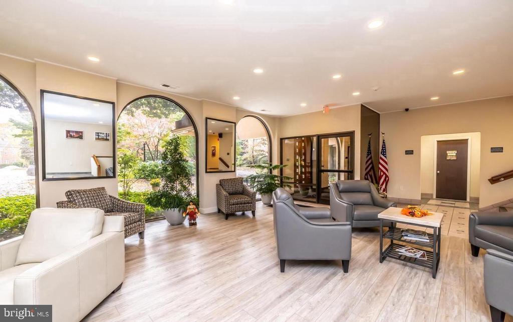 501 N PROVIDENCE ROAD Unit: 207