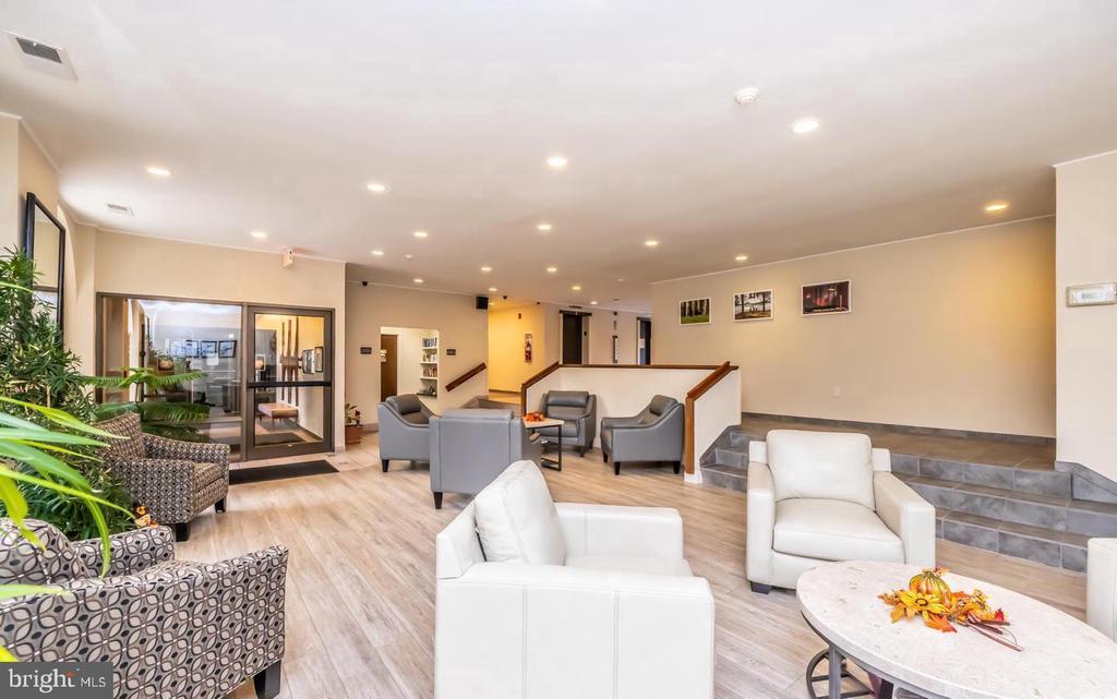 501 N PROVIDENCE ROAD Unit: 207