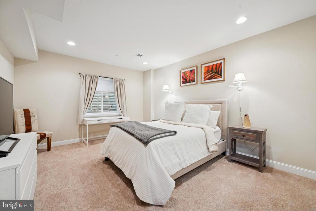 3543 MUIRWOOD DRIVE
