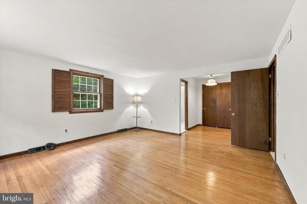 373 IVY LANE
