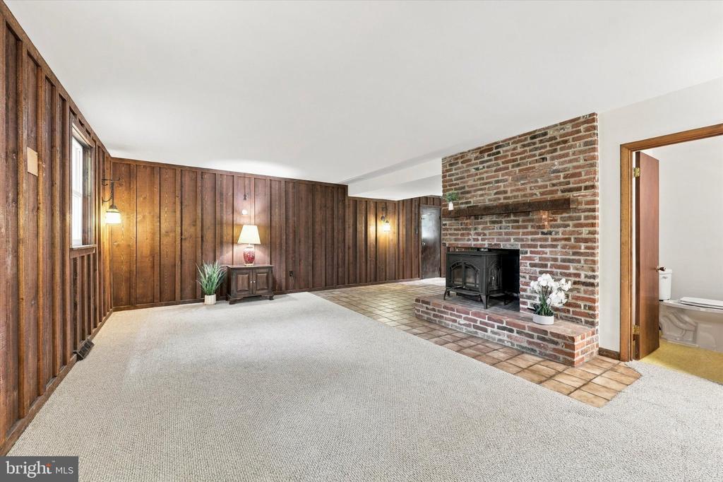 373 IVY LANE
