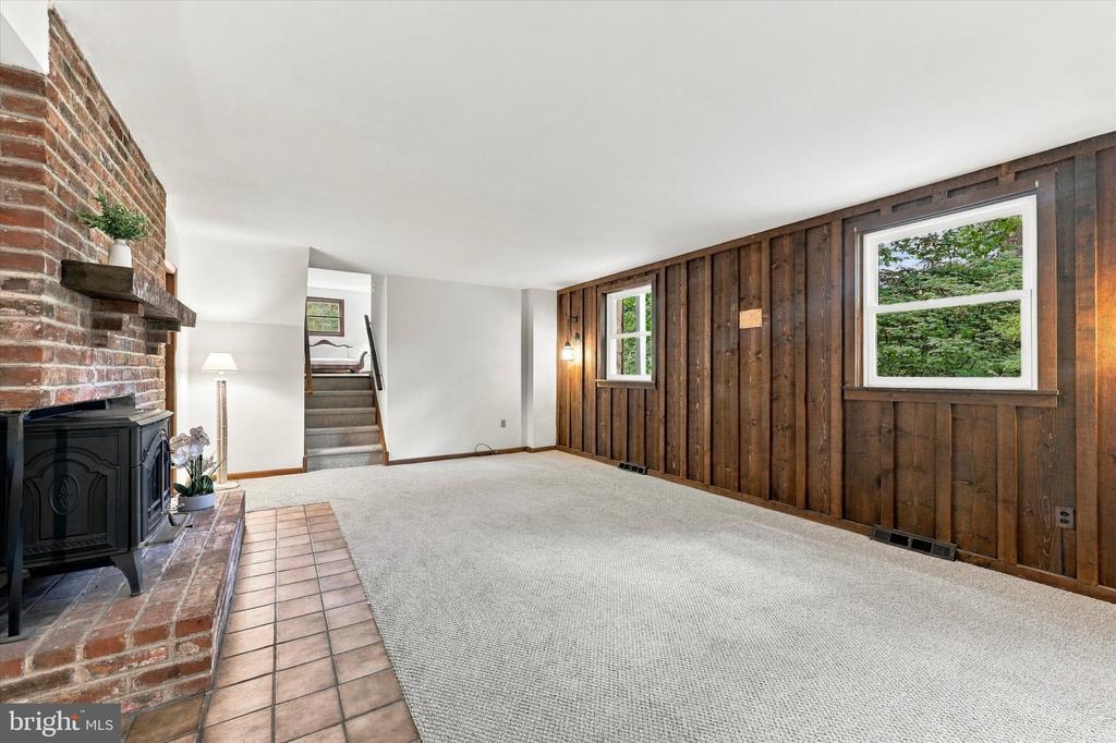 373 IVY LANE