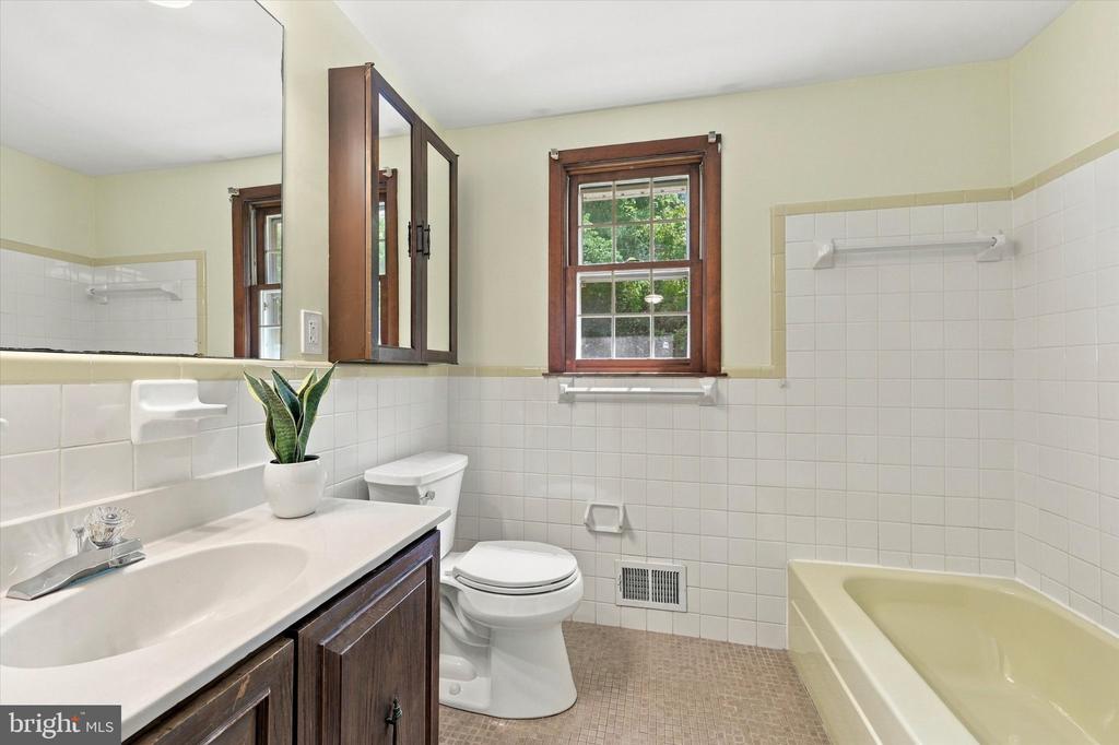 373 IVY LANE
