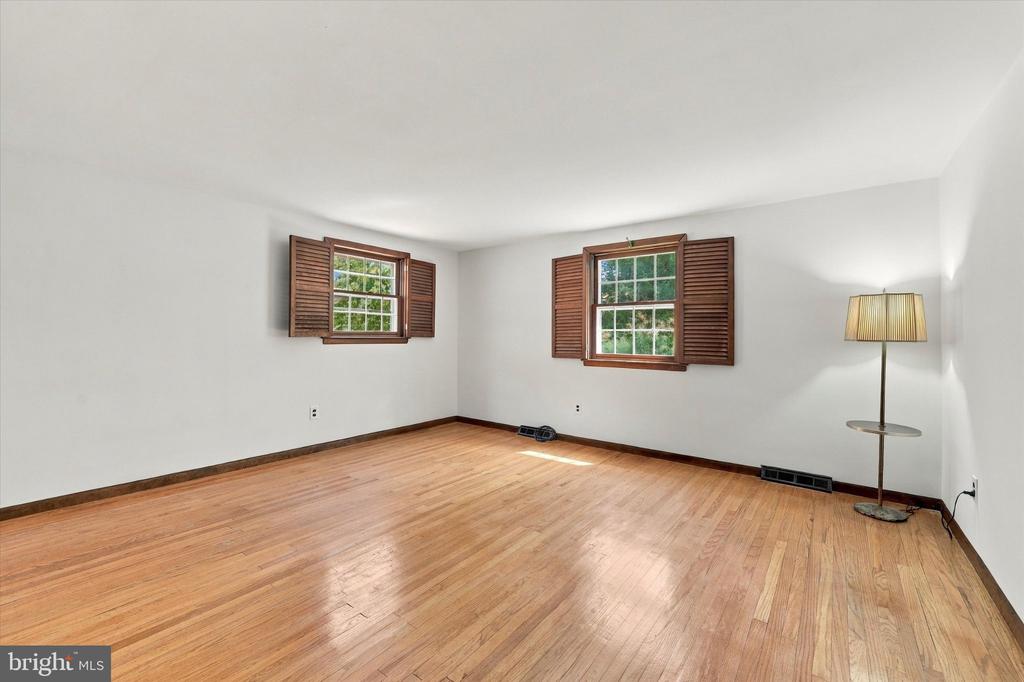373 IVY LANE