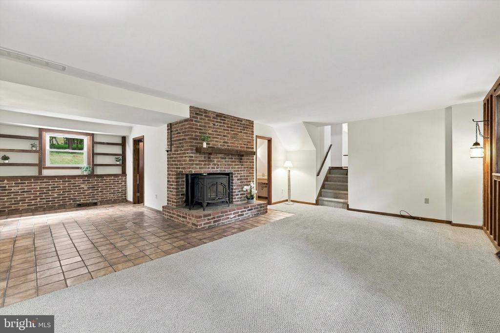 373 IVY LANE